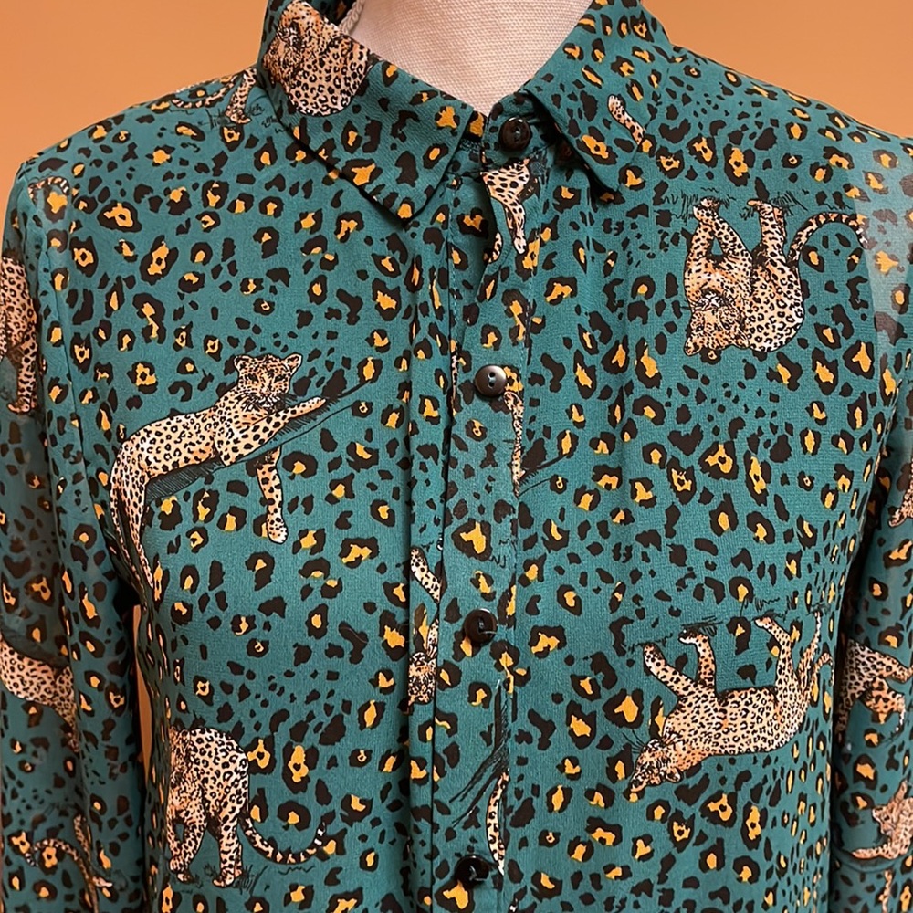 Lulus size small button down blouse - Picture 2 of 3